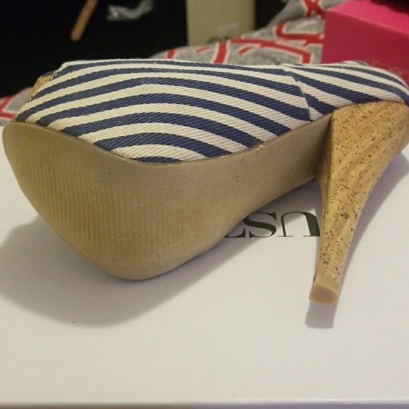 Peep Toe Heels - Picture 3 of 5